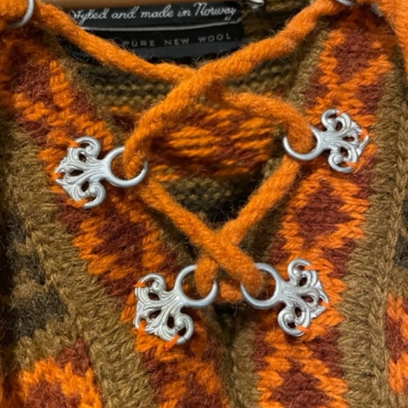 Made in Norway. 100 % wool sweater branded FIGGJO. Medium-Large woman size. Warm - Picture 2 of 11